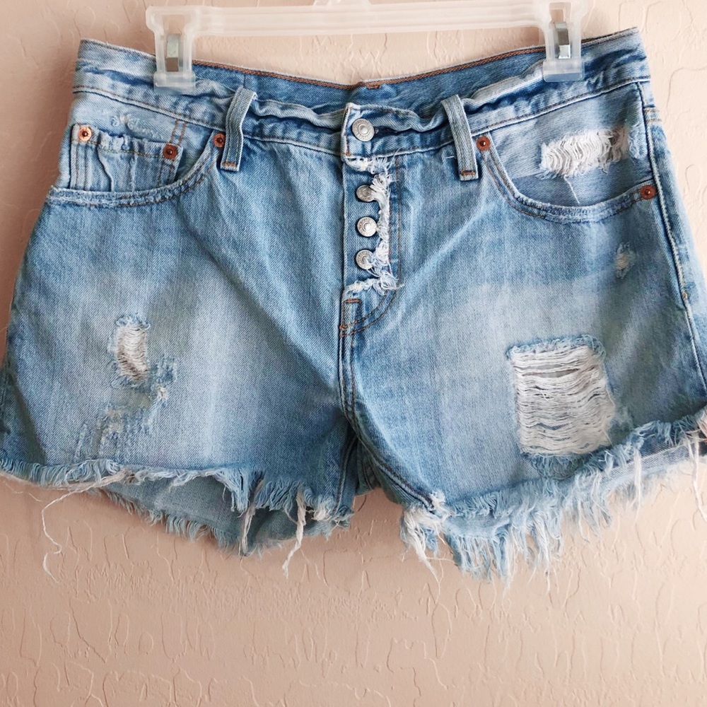 Levi Strauss distressed short